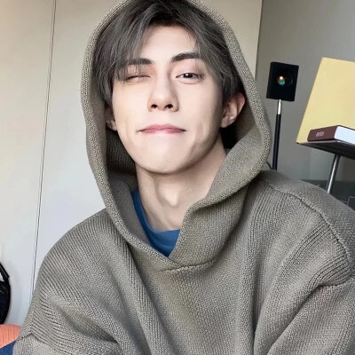 又帅又痞的男生图片头像，潮流痞帅！