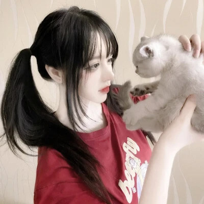 宠物和女生一左一右配对情侣头像