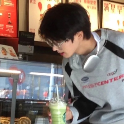 精选潮流真人男生头像，快来挑选你的专属风格！