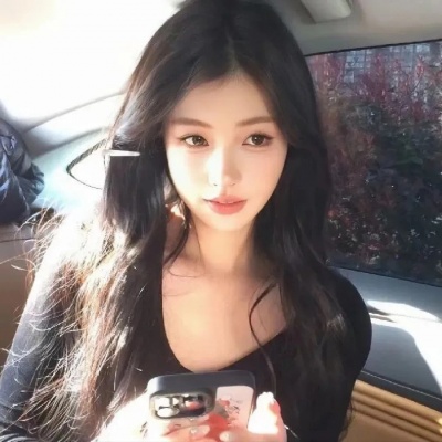 魅力四溢的美女真人头像，令人着迷！
