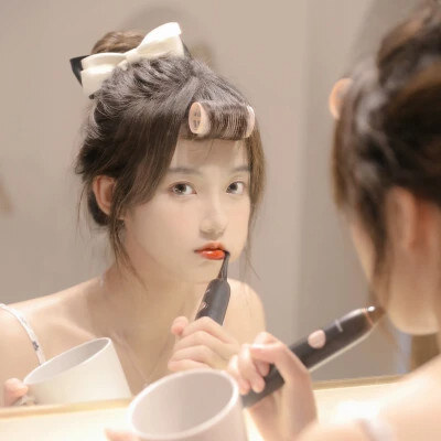 简单干净大方头像女，美哭你的朋友圈