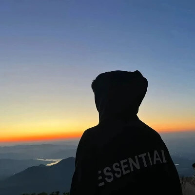 背影男生头像高清，孤独而帅气的瞬间