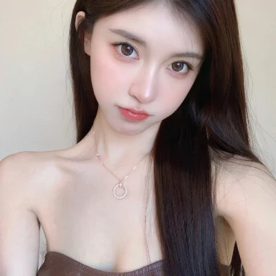 女生纯洁头像高质量版，清新脱俗，让人忍不住想多看几眼