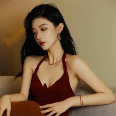 绝美女神精选头像图片集，一眼吸睛的美图盛宴
