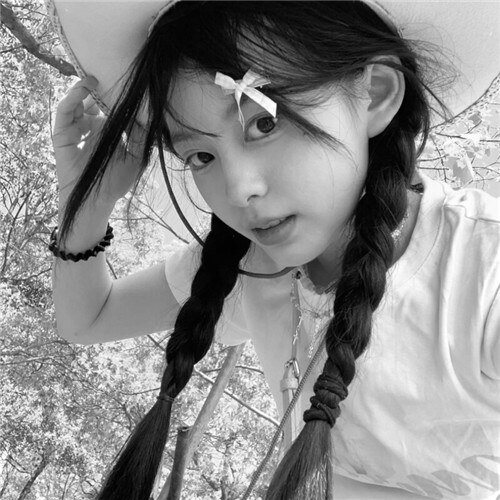 2024必备女生黑白魅力QQ头像精选