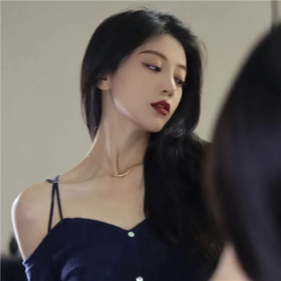 高冷御姐范儿酷飒女头引领潮流，拒绝撞款！