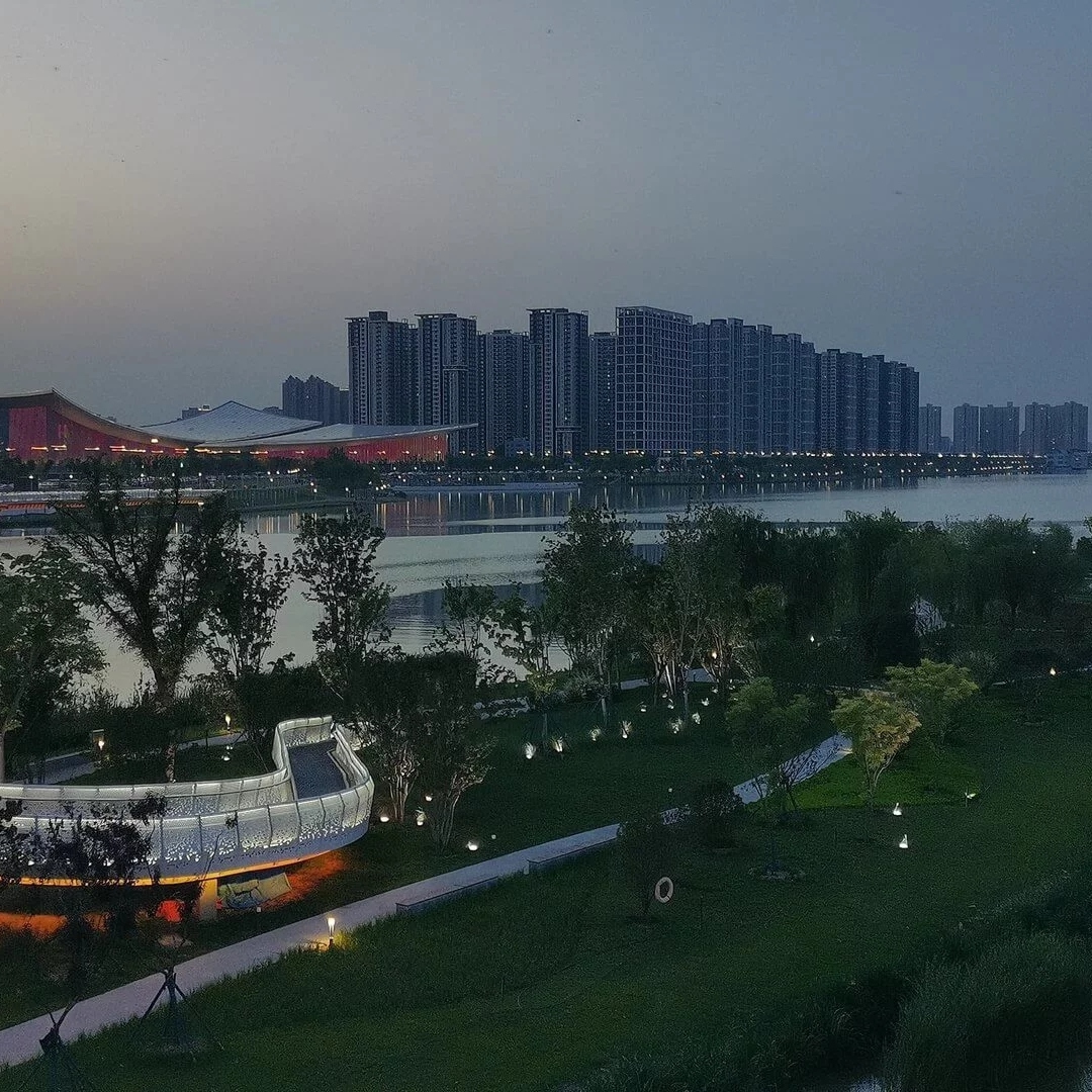 一座城市在夜晚灯光下的景象头像图片