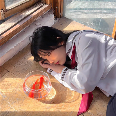 少女感满满的女生真人图片头像，粉粉嫩嫩的青春时代