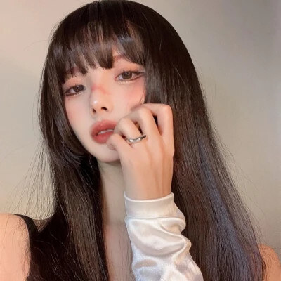 Ins高级感爆棚的女生QQ头像精选集