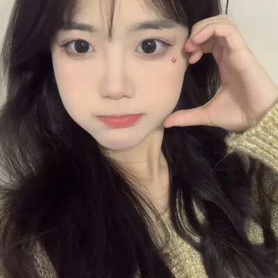 2025最新潮流女生头像精选，让你的社交圈眼前一亮！