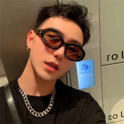 独一无二与众不同头像男，焦点中的焦点