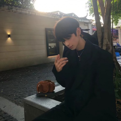 高颜值小众男生头像，彰显独特帅气风范
