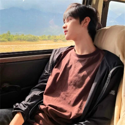 超级时尚潮流的微信男生头像，惊艳全场