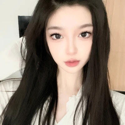 INS风乖巧女生头像，高级感爆棚