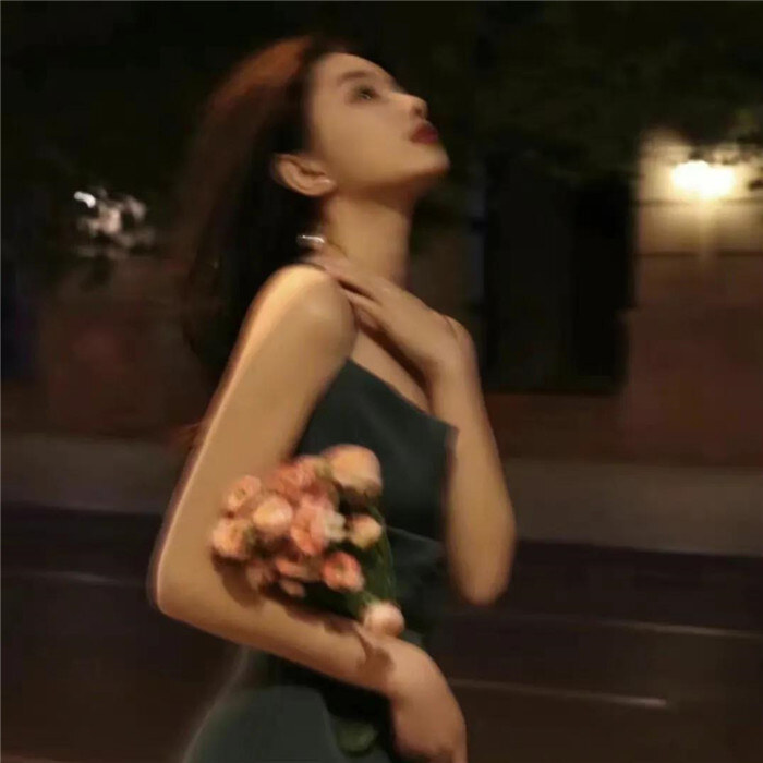 白月光ins女头模糊，简直是美到模糊