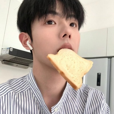 高级感男生真人头像，帅气非凡