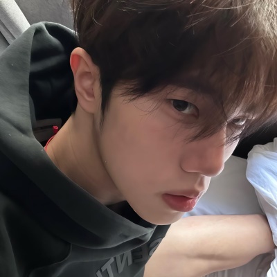发现独特INS风格酷炫男生头像
