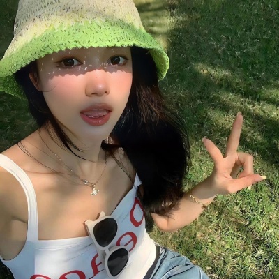 甜酷风格真人女生头像精选集