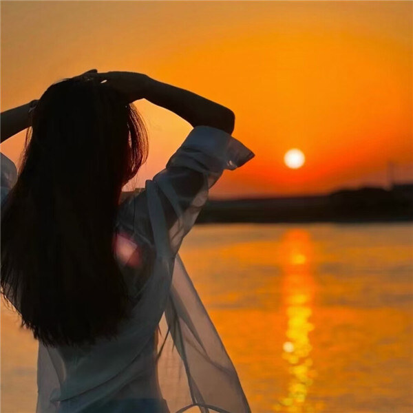 2024流行女性背影头像图集，美到窒息！