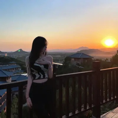 冷艳不凡小众女生的慵懒风头像精选，一键get高级感