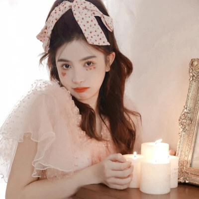 【精选】女生必看！超美简约风头像图片集
