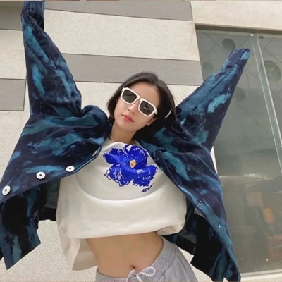 2025最新款自信大方开朗美女头像
