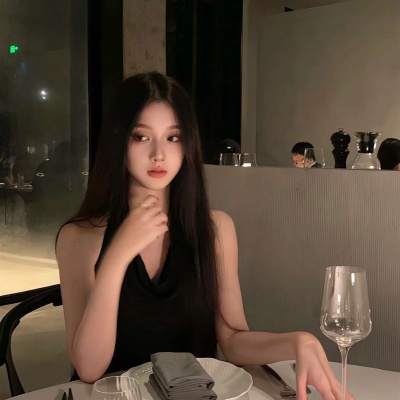贵气多金女生的高雅头像